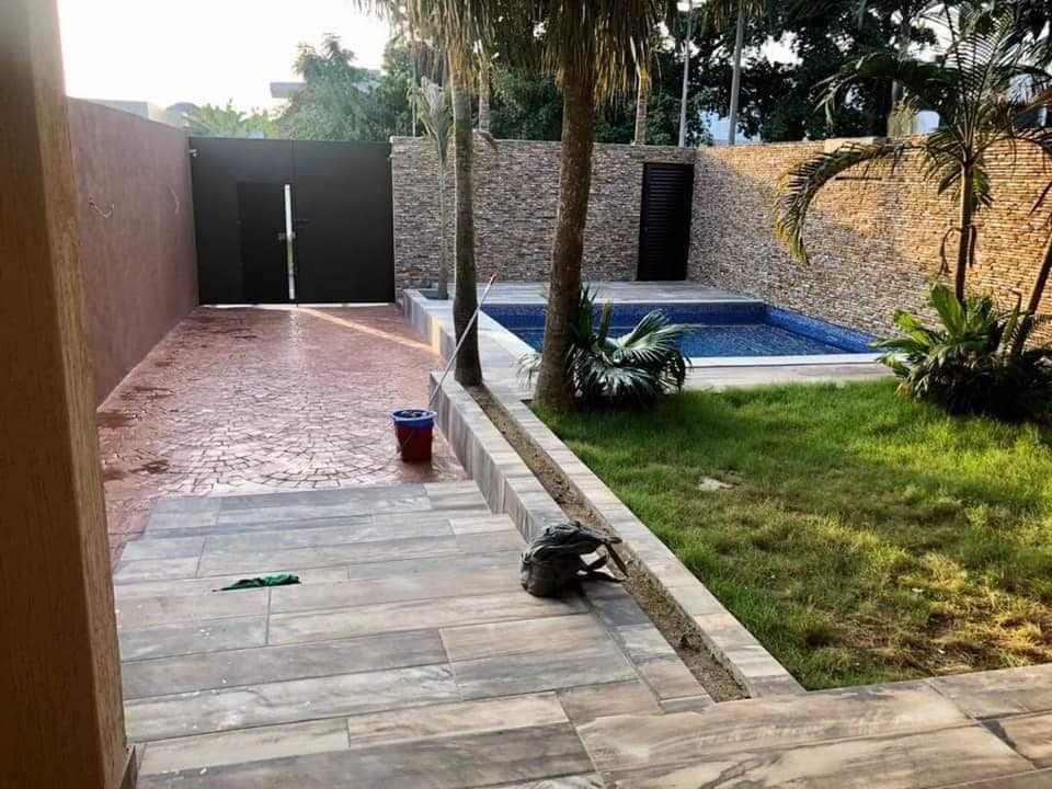 VILLA TRIPLEX DE 04 PIECES