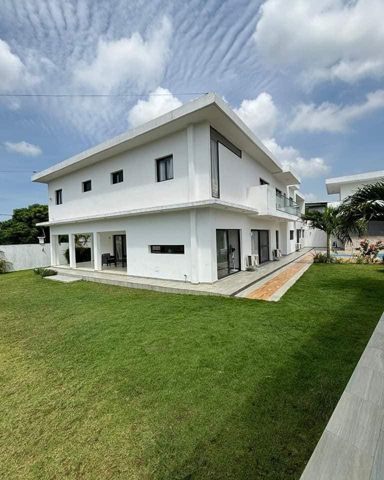 VILLA DUPLEX DE 10 PIECES
