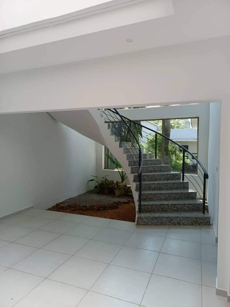 VILLA DUPLEX DE 08 PIECES