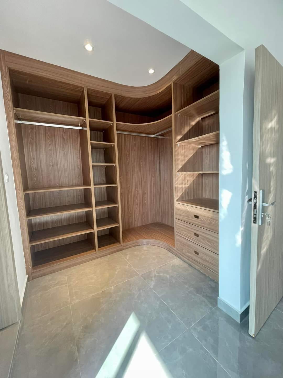 APPARTEMENT HAUT STANDING DE 05 PIECES
