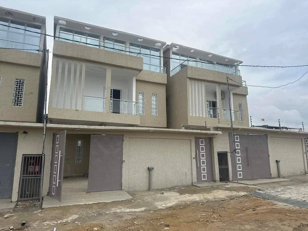 VILLA DUPLEX DE 8 PIECES