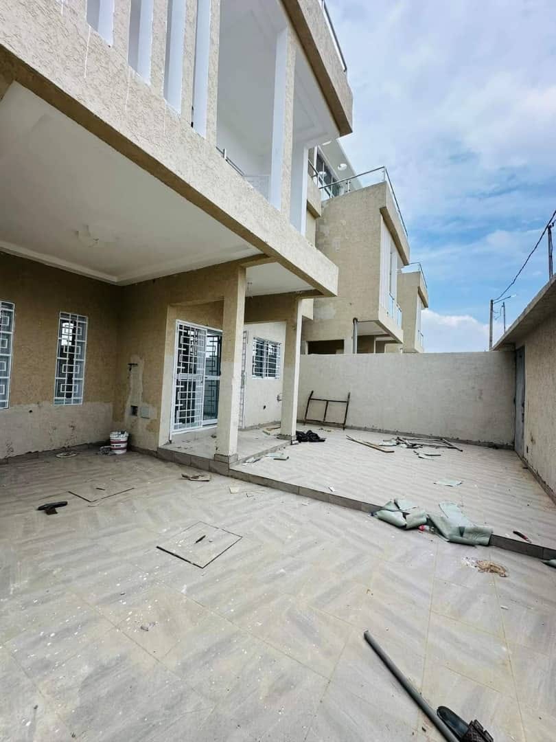 VILLA DUPLEX DE 8 PIECES