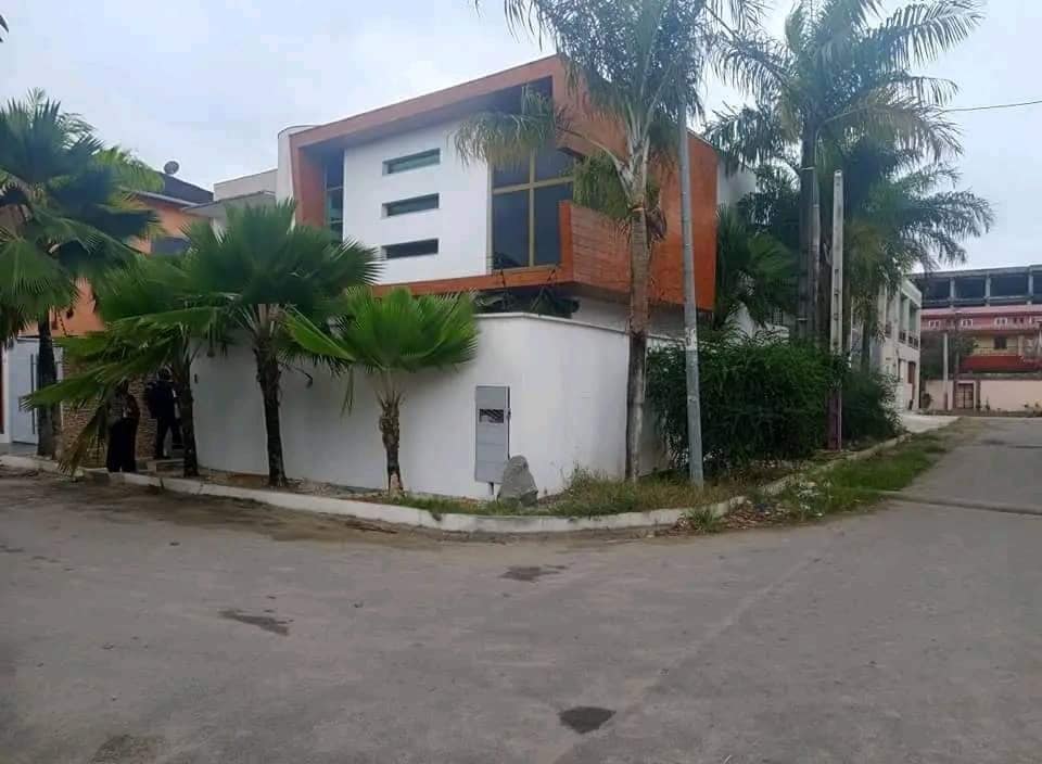 VILLA DUPLEX DE 06 PIECES