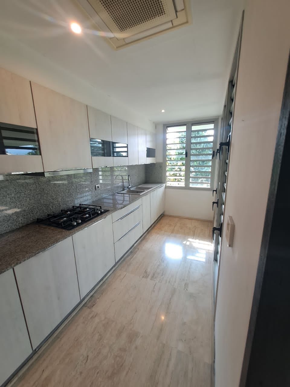 APPARTEMENT DE 04 PIECES