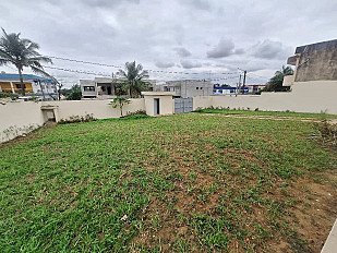 TERRAIN A VENDRE