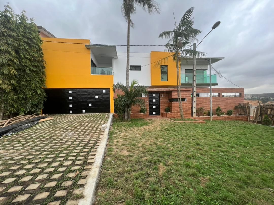 VILLA DUPLEX DE 08 PIECES