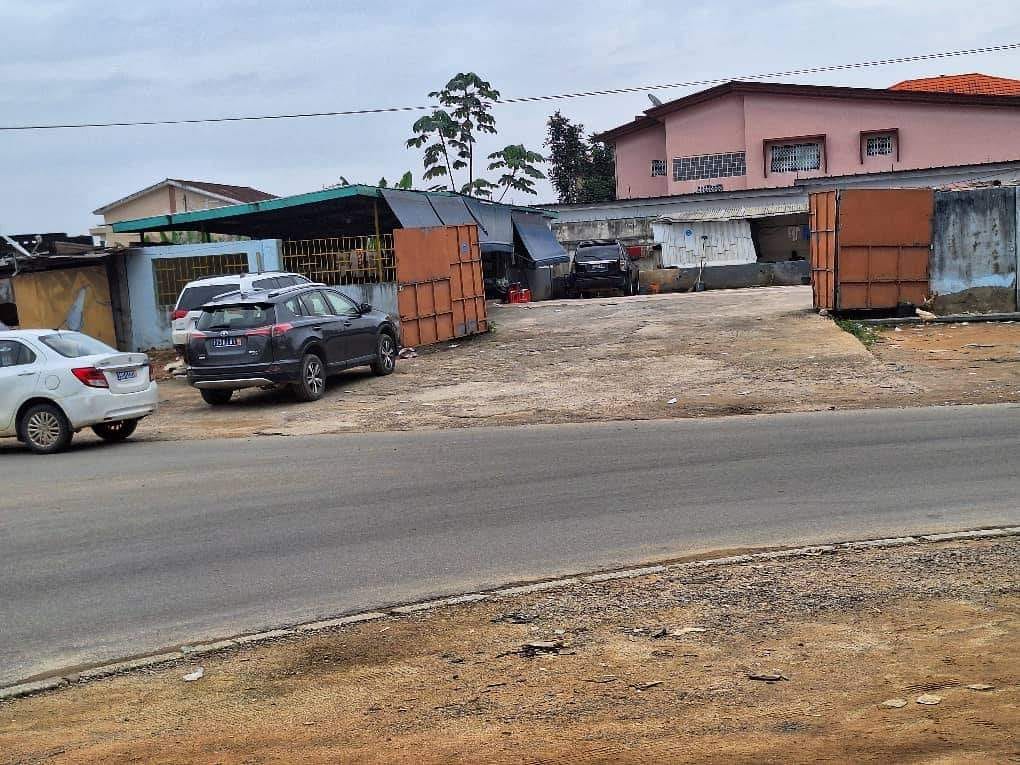 TERRAIN A VENDRE