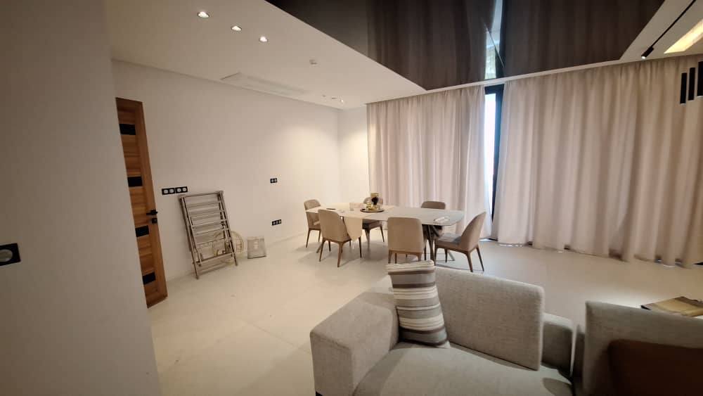 PENTHOUSE MEUBLE