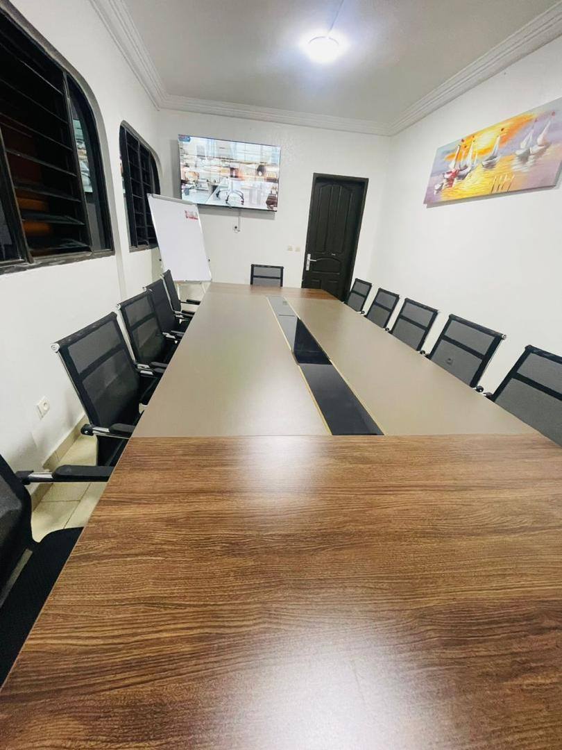 BUREAU MEUBLE A CEDER