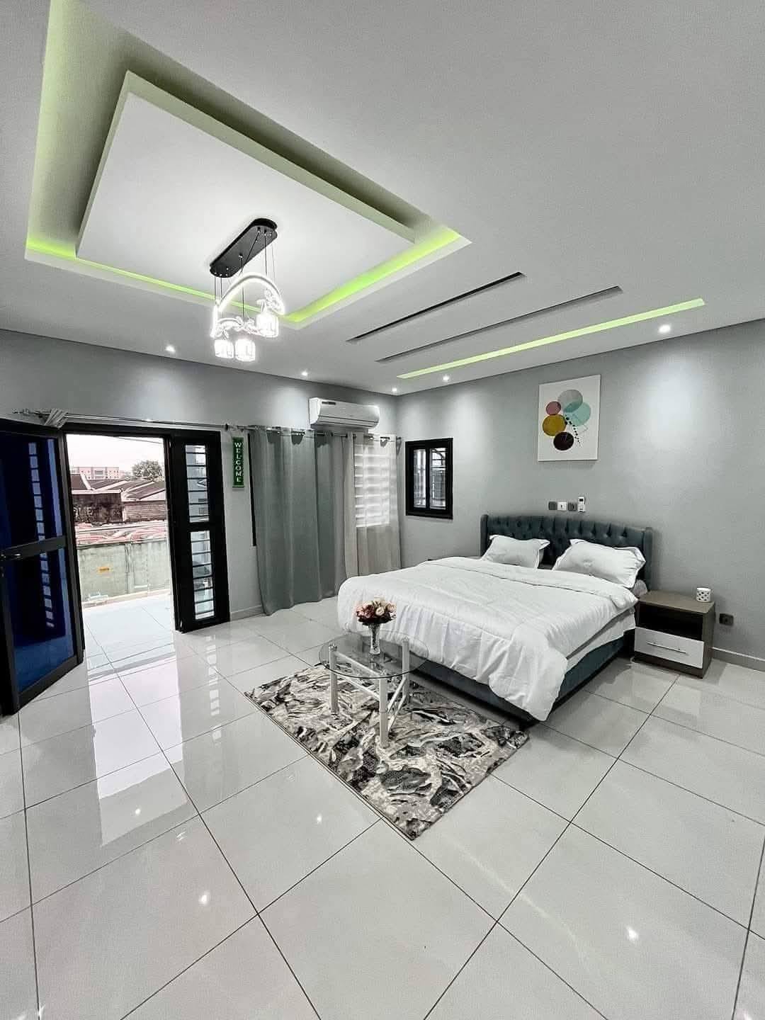 PENTHOUSE MEUBLE