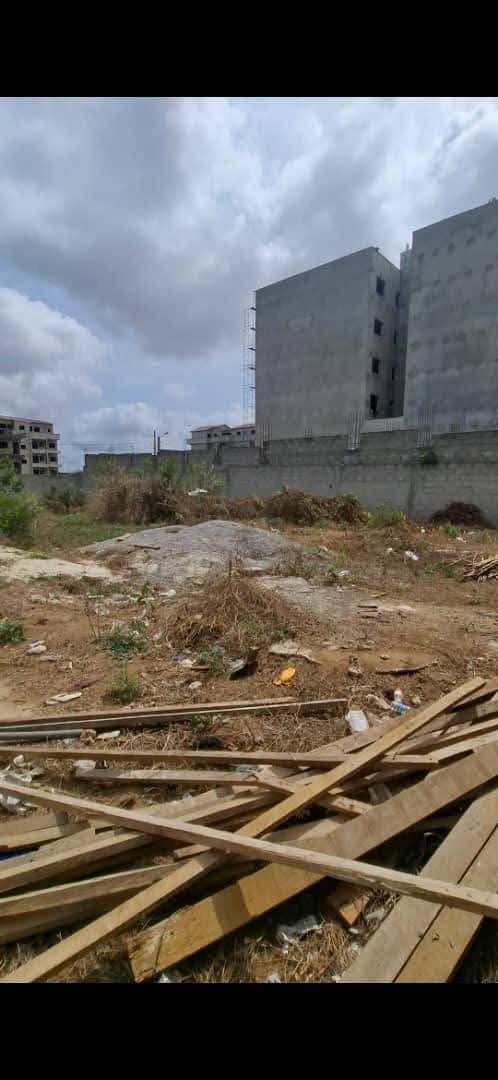 TERRAIN A VENDRE