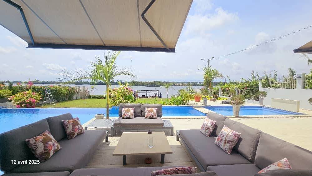 VILLA DUPLEX 08 PIECES A VENDRE