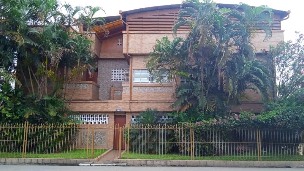TERRAIN A VENDRE