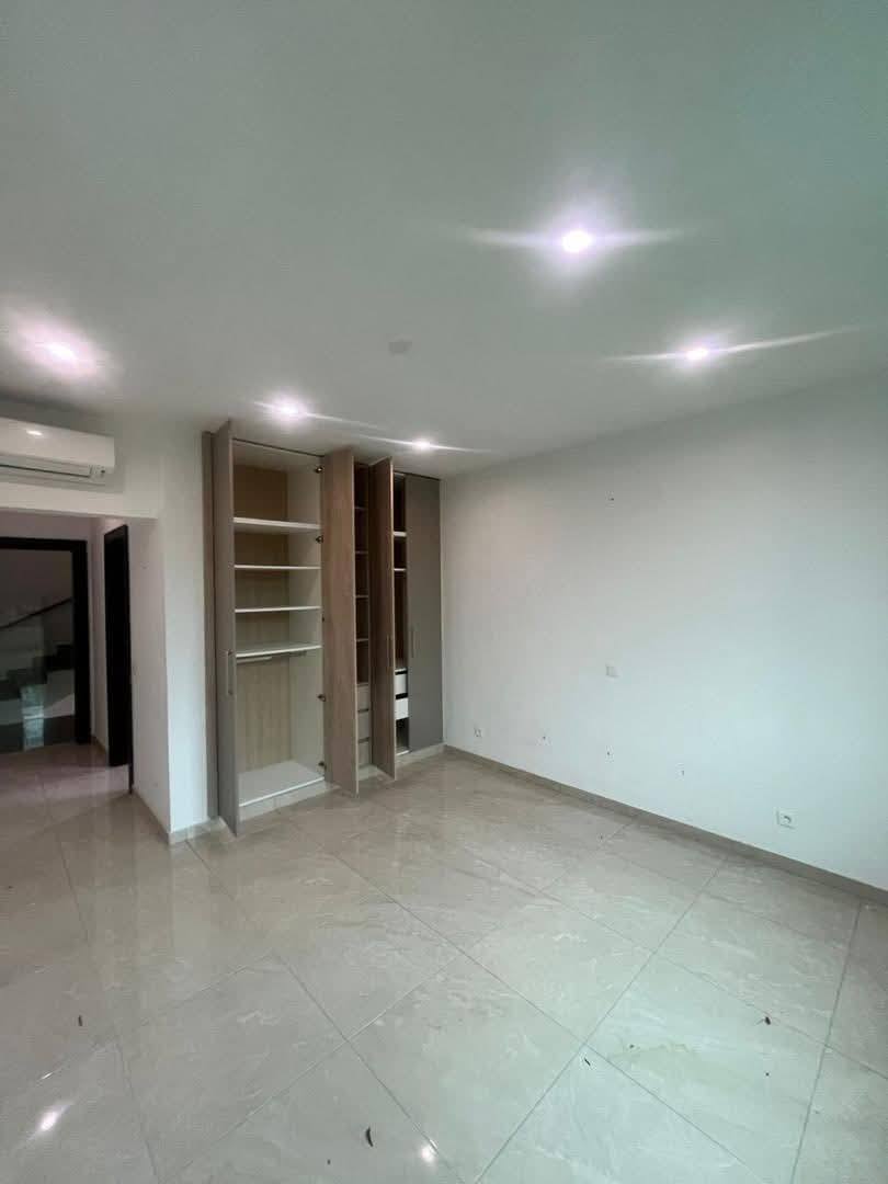 VILLA DUPLEX DE 06 PIECES