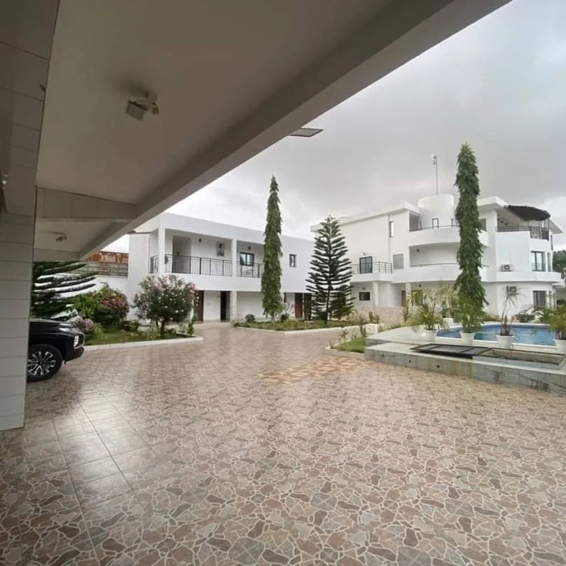 VILLA TRIPLEX 20 PIECES
