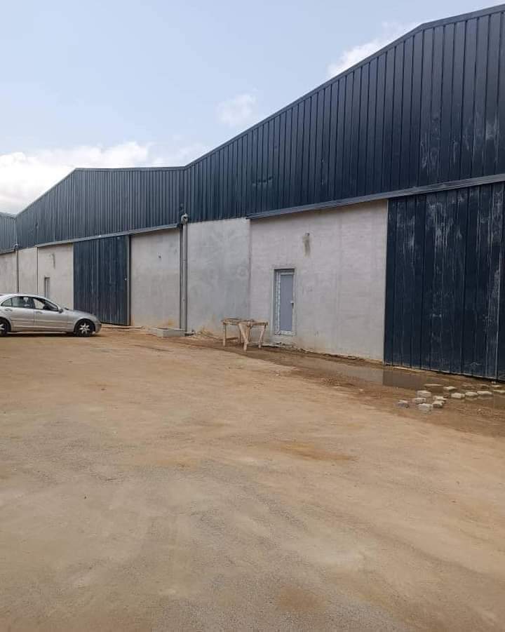 ENTREPÔTS 2000 M2