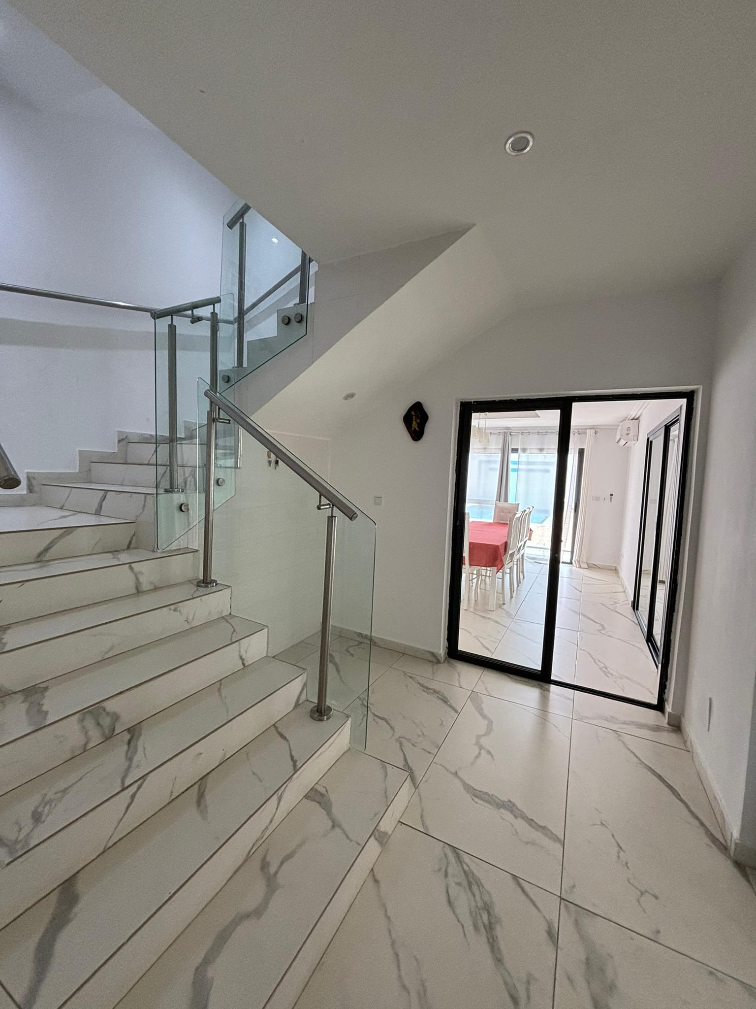 VILLA MEUBLEE 7 PIECES 